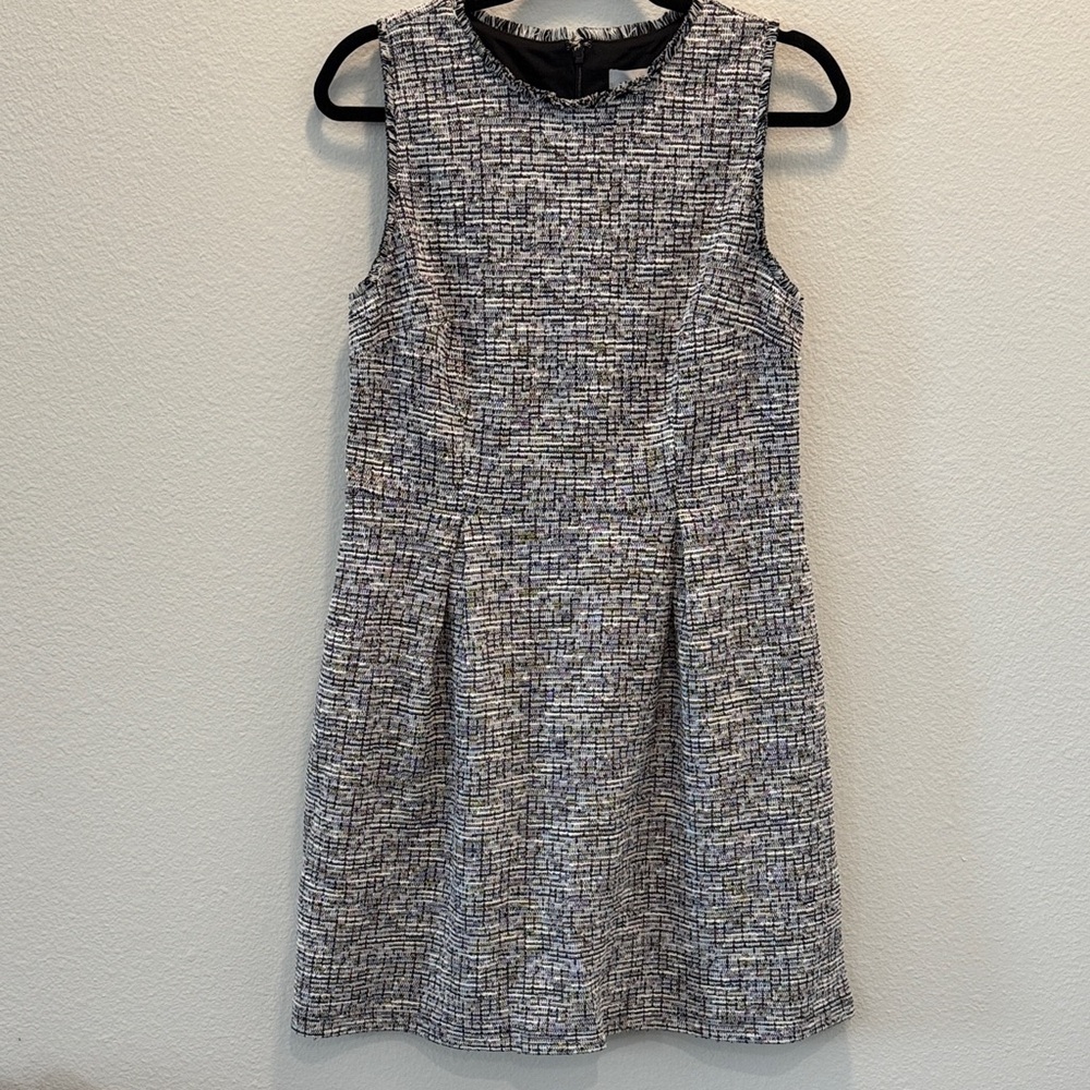 Women’s LOFT Multi Color Sleeveless Dress. Fringe neck and sleeves size 8 NWT